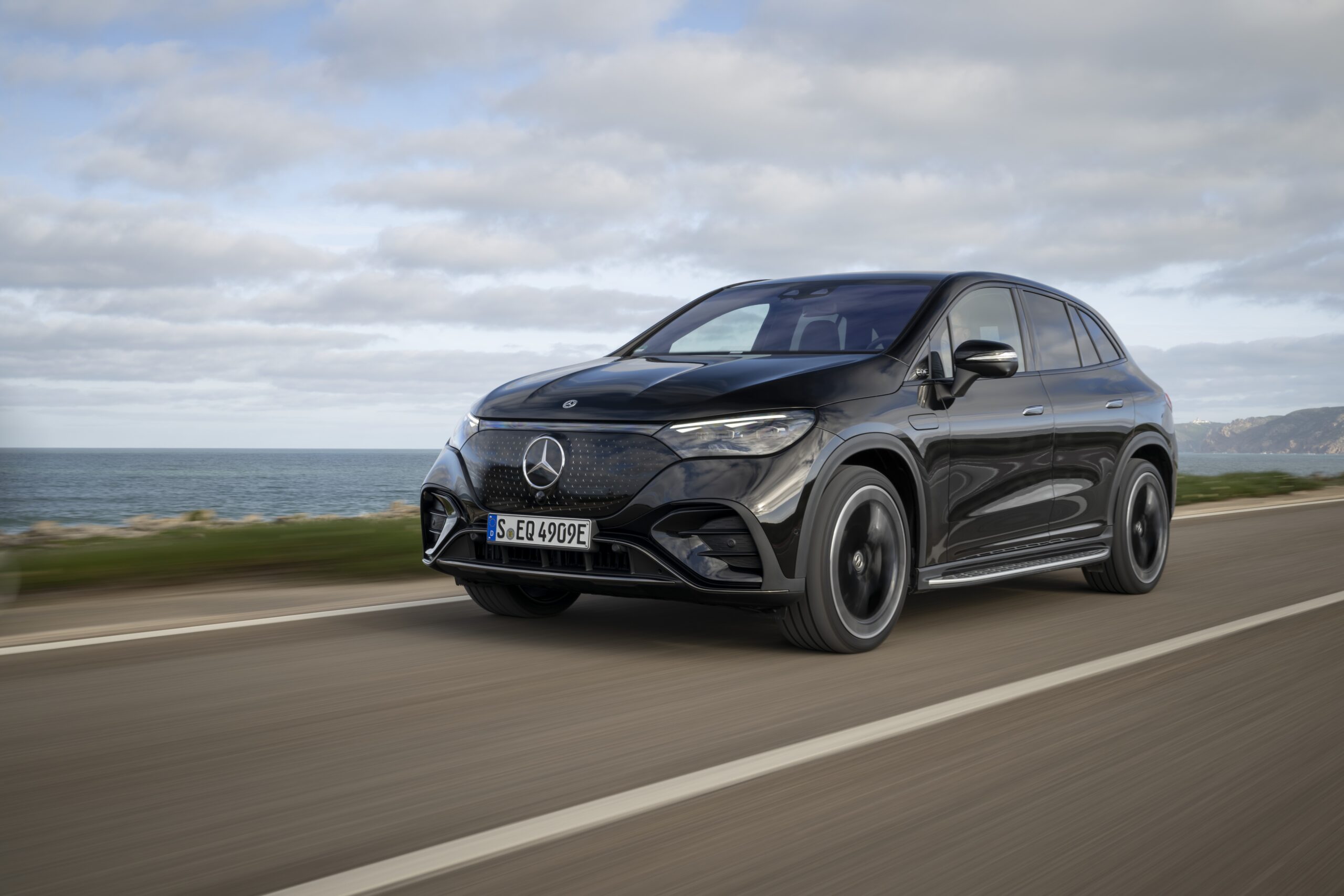 La nueva Mercedes Benz EQS SUV llega para fortalecer la presencia de la marca alemana en el segmento de autos eléctricos en Colombia