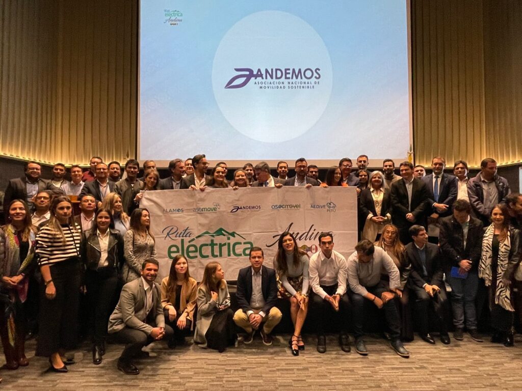 Con la participación y vinculación de actores privados y públicos Colombia se sumó al proyecto de la Ruta Eléctrica para facilitar el tránsito y la carga de vehículos eléctricos en las carreteras de Colombia, Ecuador y Perú.
