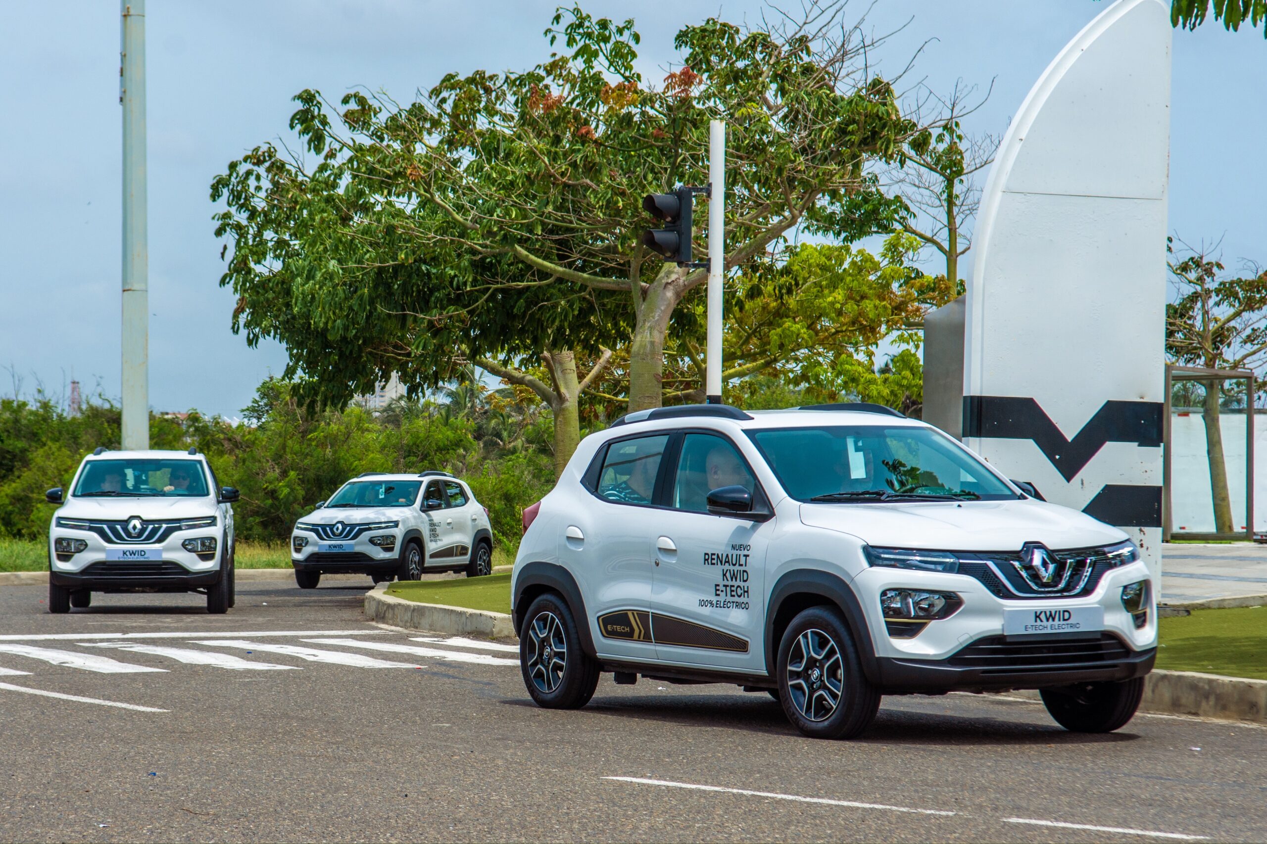 Renault comenzó a comercializar oficialmente en Colombia el Renault Kwid E-Tech, con las primeras 500 unidades que arribaron al país.