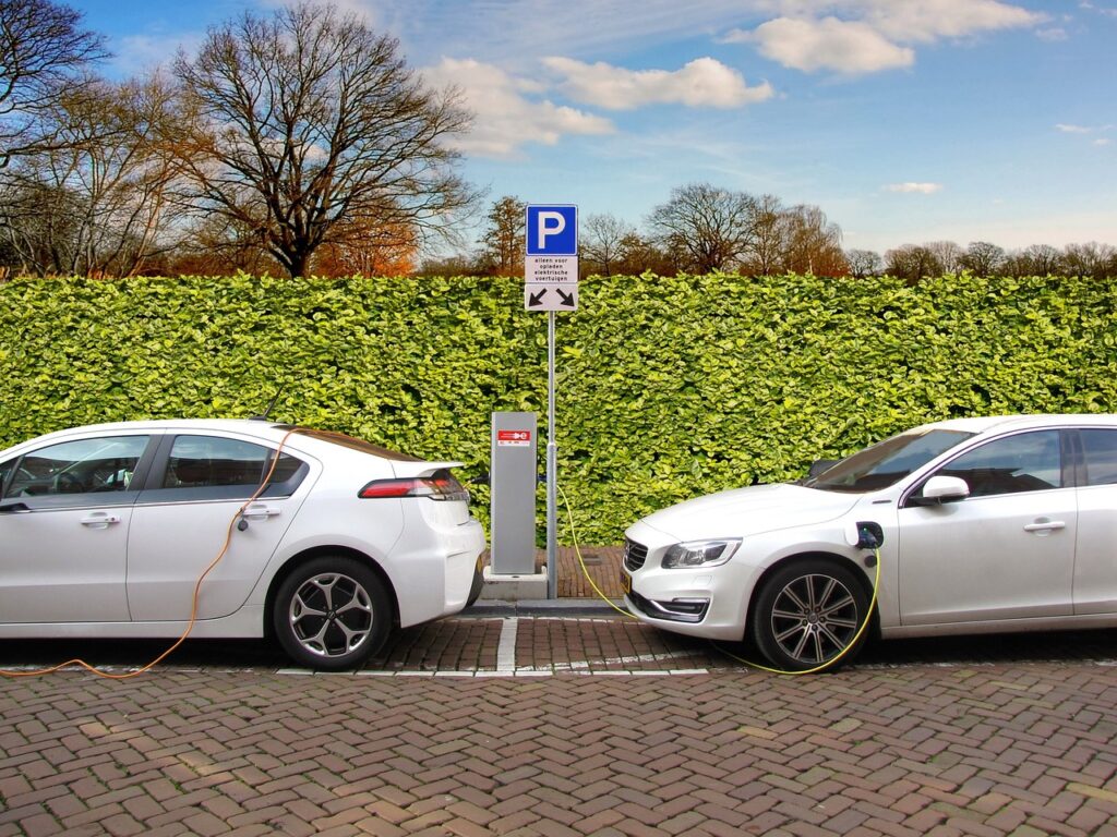 En la venta de vehículos nuevos en Colombia, los carros de nuevas energías mostraron un comportamiento positivo, con crecimiento superior al 13 por ciento.