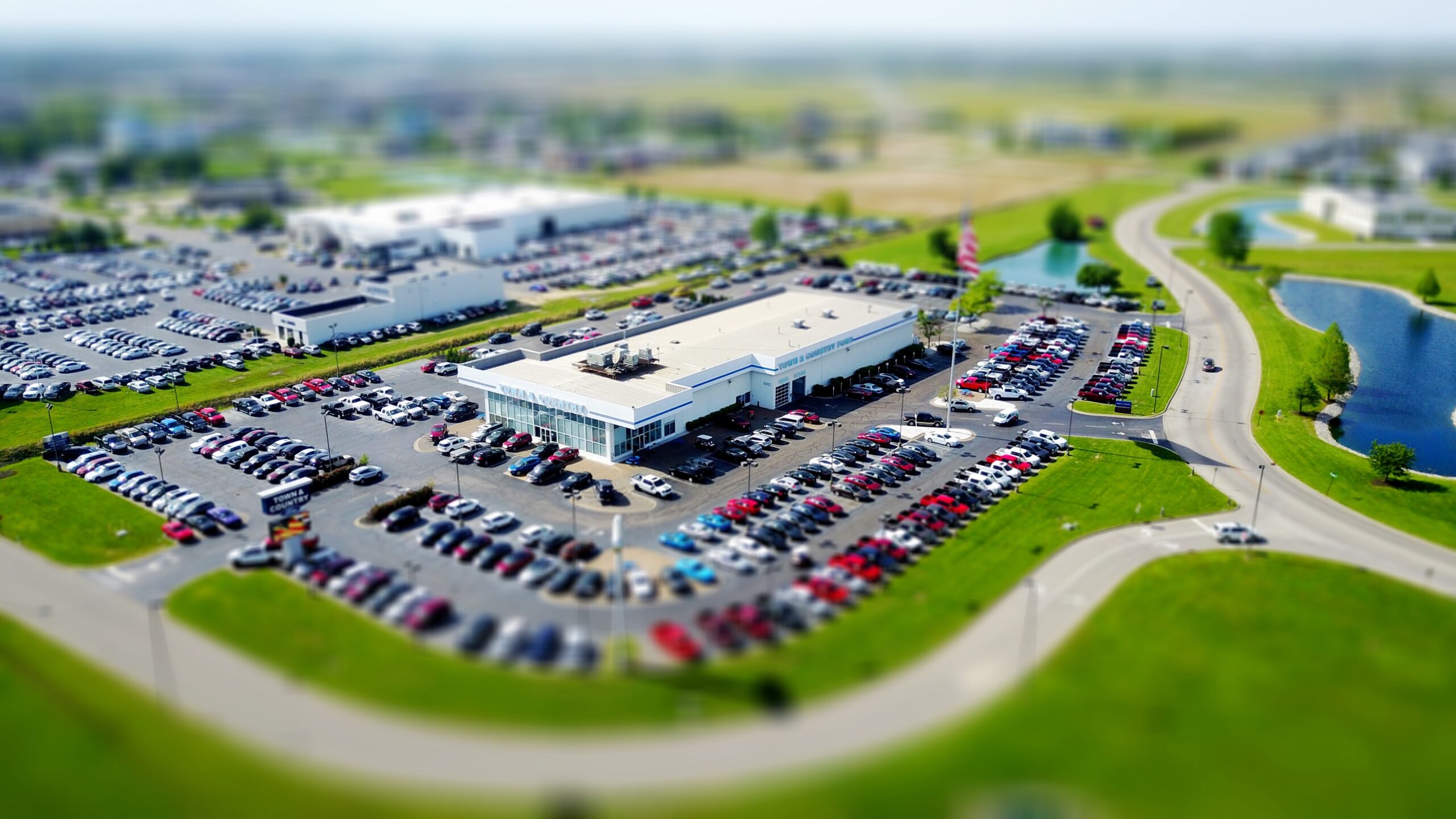 Con un tercer mes consecutivo de crecimiento en las ventas, el sector automotor en Colombia espera el inicio de un repunte. Pero también hay algunas alertas.