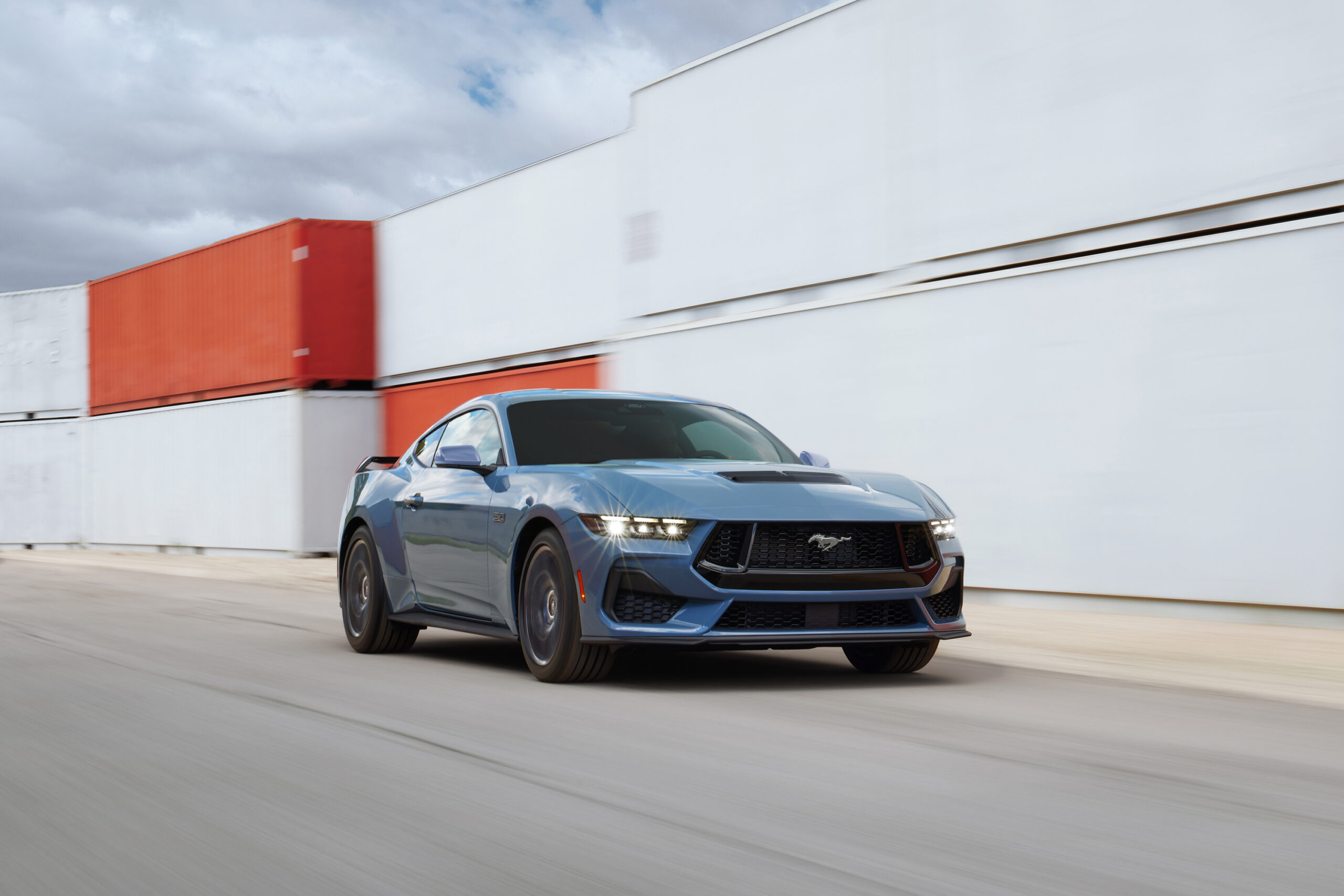 En sus 60 años Ford presenta la nueva generación del Ford Mustang, con un modelo que encarna todas las características de este deportivo emblemático. El Ford Mustang GT Premium.