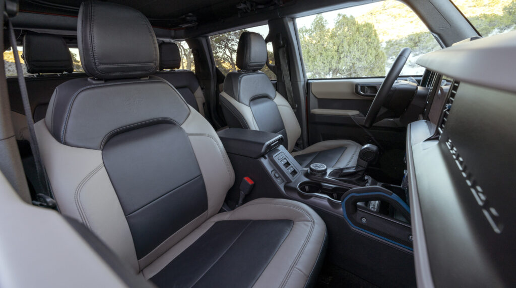 En su interior, Ford Bronco Wildtrak ofrece las condiciones para garantizar un desplazamiento seguro y con total confort a sus ocupantes, aún en terrenos difíciles.