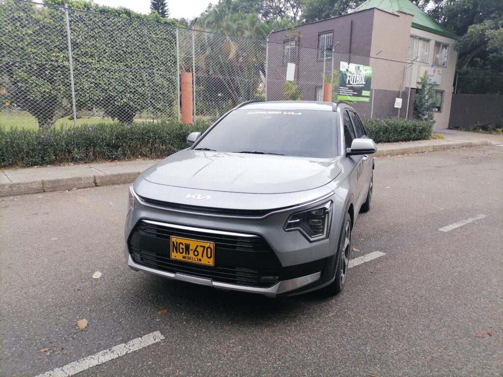 Un diseño más audaz y moderno es el que trae el Kia Niro Híbrido en su segunda generación. Conserva su plataforma motriz con una comprobada eficiencia y buen desempeño.
