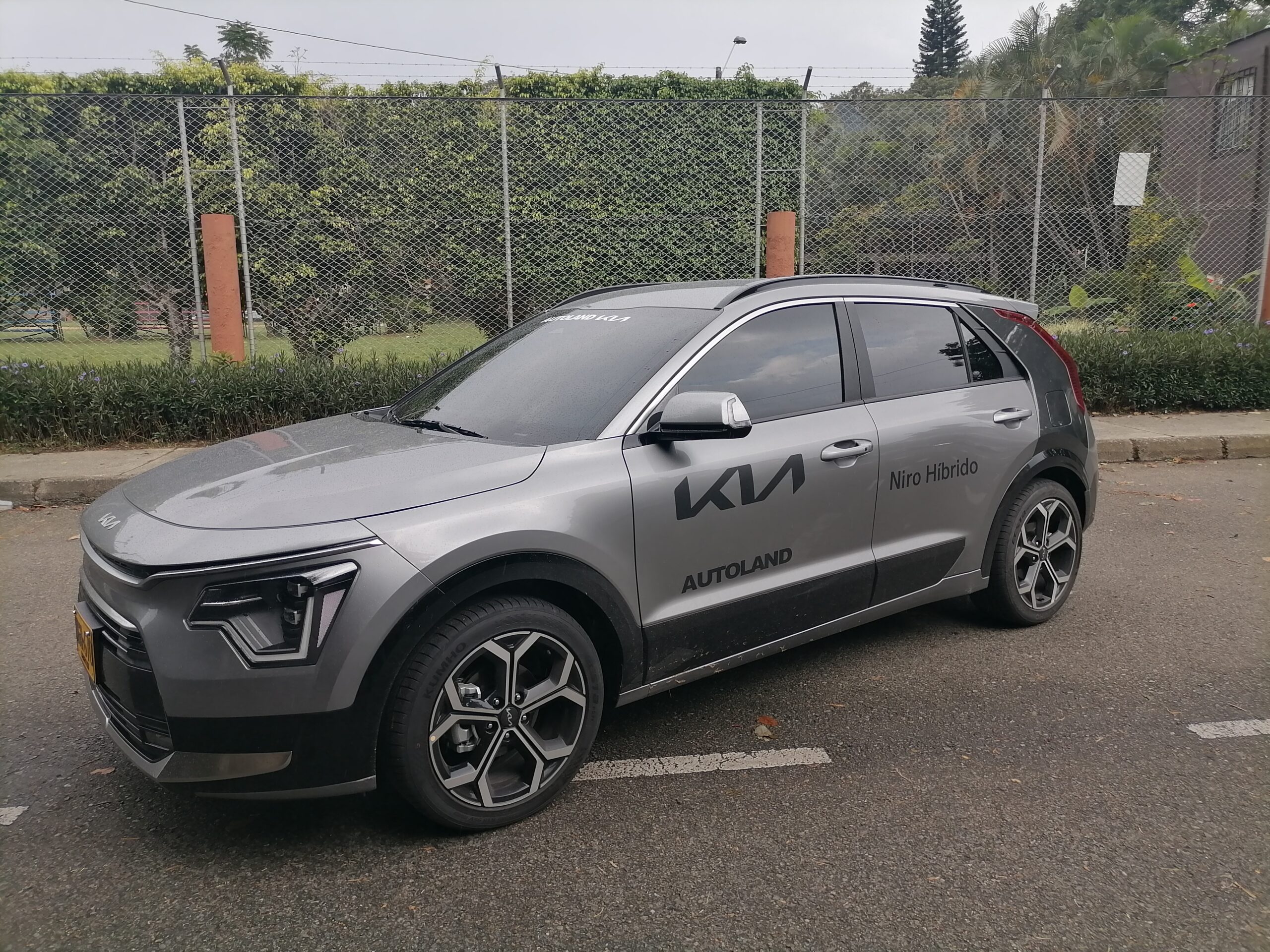 El Kia Niro Híbrido llega a Colombia en su segunda generación con un importante facelift. En Motorhublatam lo probamos.