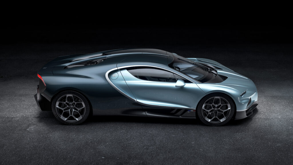 En su diseño el Bugatti Tourbillon conserva varios rasgos de su antecesor el Chiron, pero con una reinterpretación  para darle un carácter propio al primer modelo híbrido de la marca.