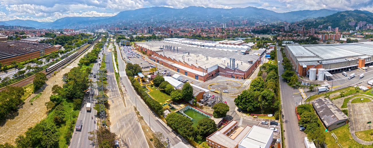 La planta de Renault-Sofasa en Antioquia (Colombia) se ha convertido en un importante dinamizador de la economía regional y nacional y una plataforma de exportación para Renault en América.