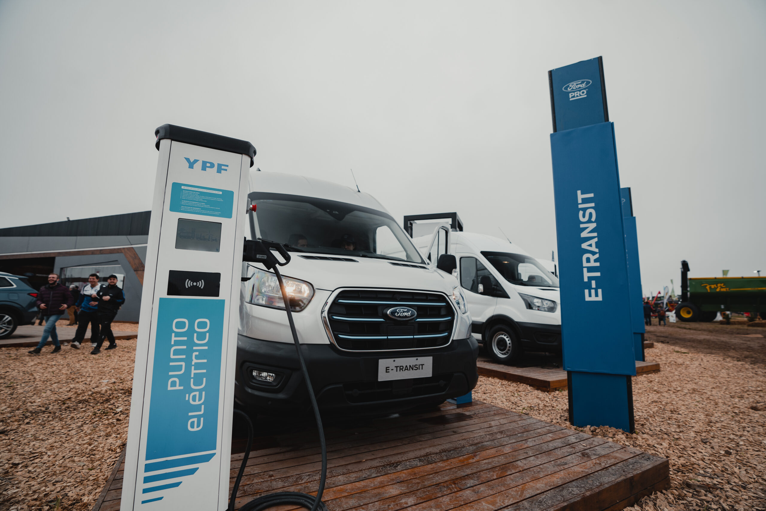 Ford E-Transit es una alternativa de movilidad sostenible para las actividades de logística en los centros urbanos colombianos.