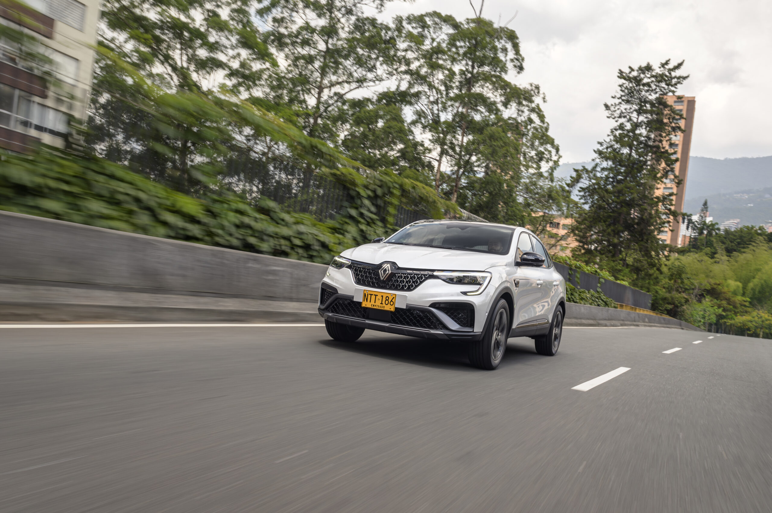 El nuevo Renault Arkana llega para complementar la oferta E-Tech de Renault en Colombia, con una posibilidad híbrida