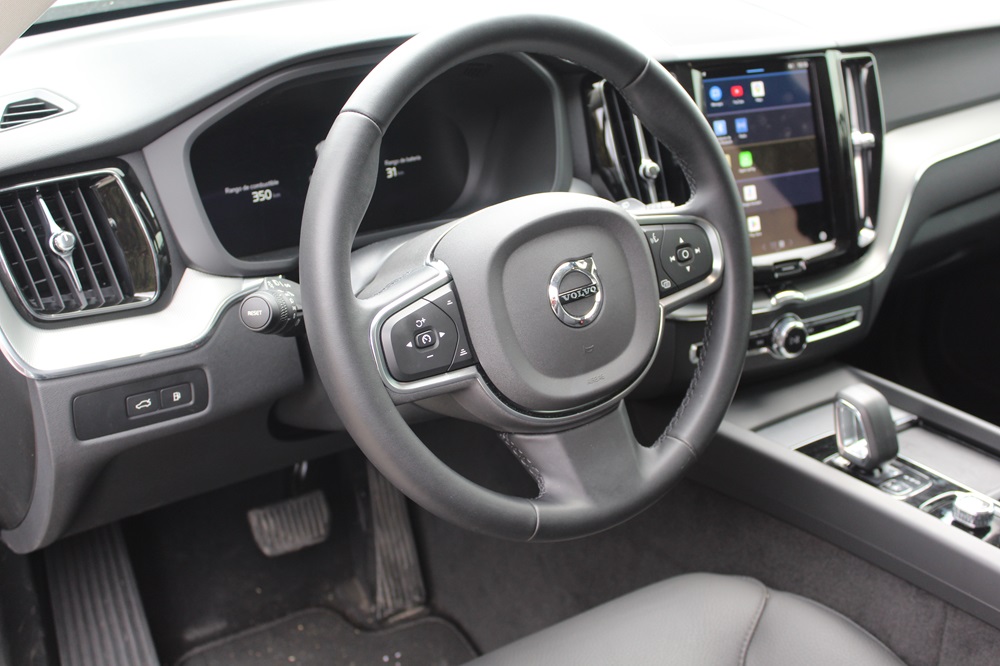 Al interior del Volvo XC60 es posible encontrar un ambiente moderno, refinado y con la tecnología para disfrutar un viaje seguro y confortable.