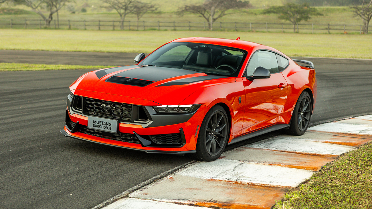 El Ford Mustang Dark Horse es la versión que más se acerca a los vehículos de competencia con posibilidad de rodar en la calle.